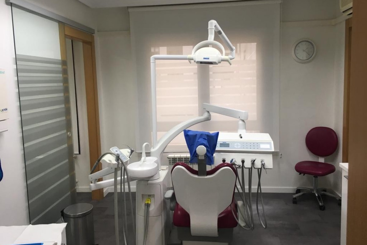 Diseño y ejecución de clínica dental obra completa.